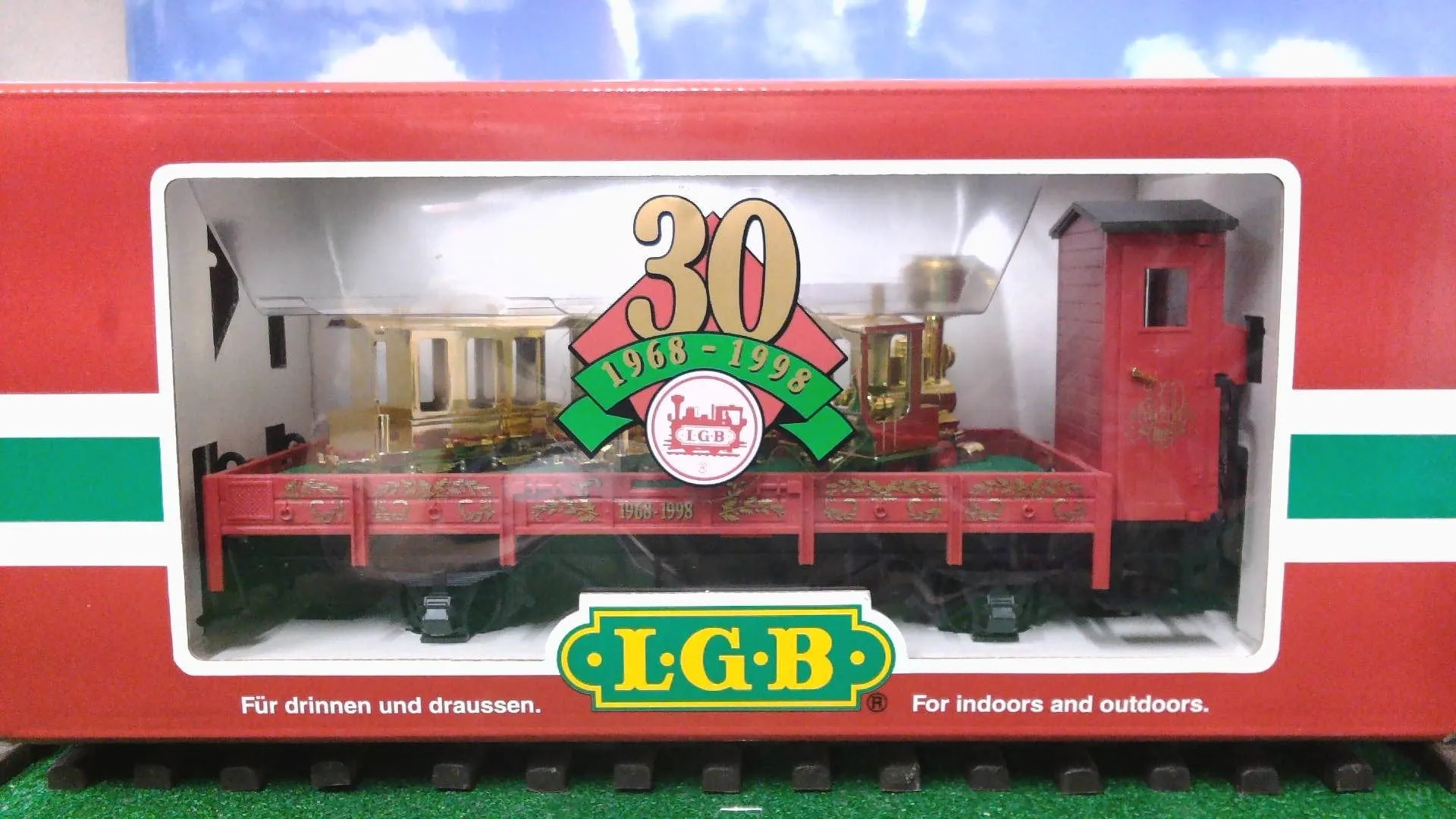 LGB 41124: 30th Anniversary Flatcar with Gold Train Set